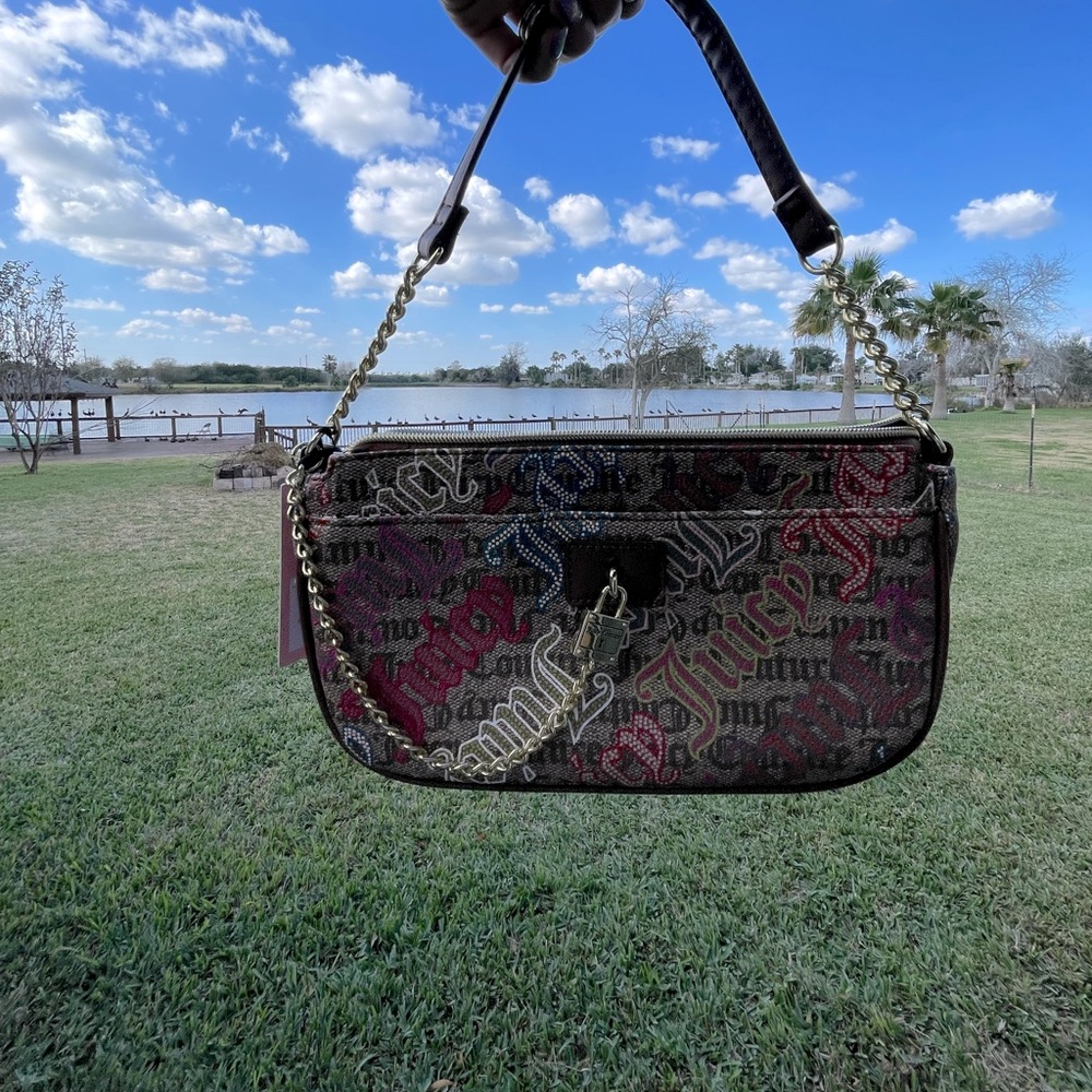 New Juicy Couture
Chestnut chino multi shoulder bag
New with tags 🤎